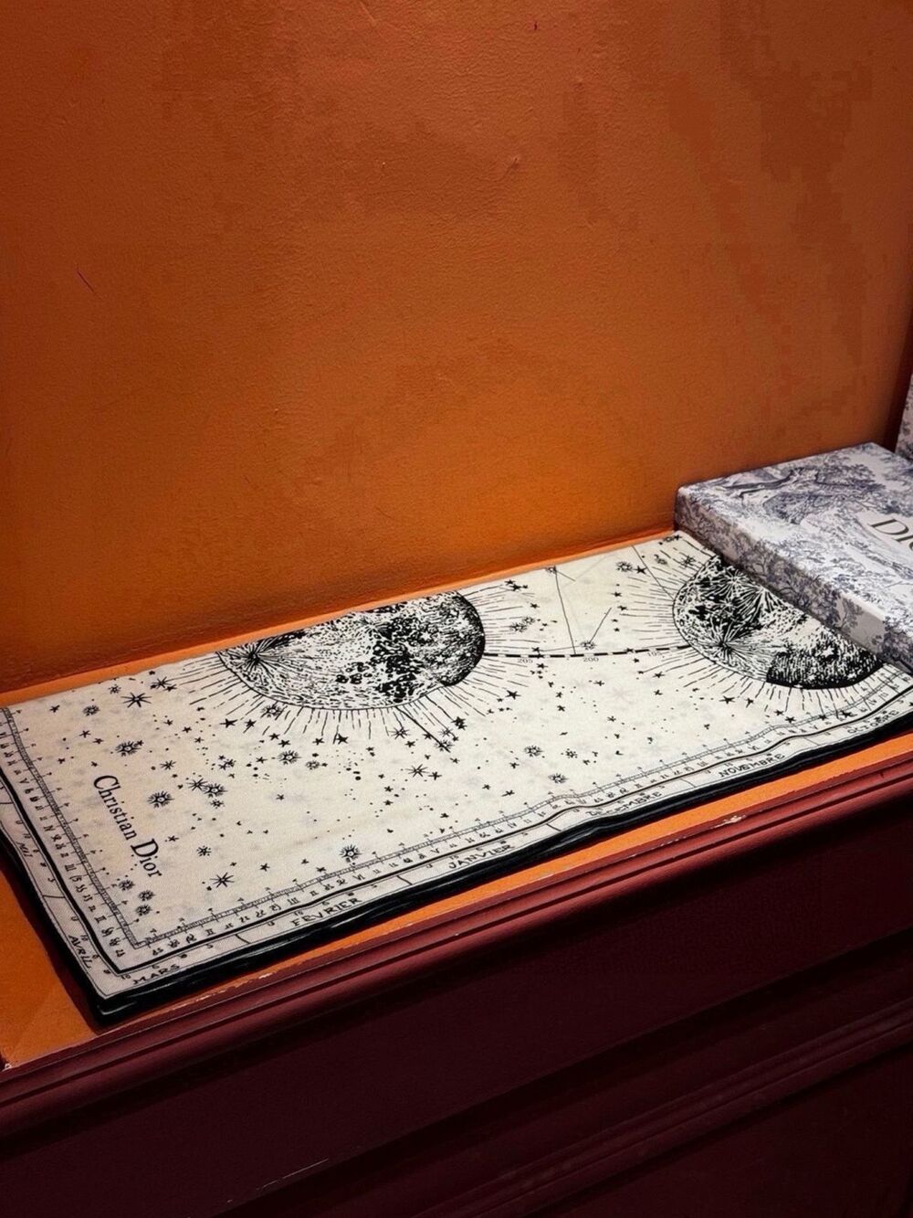Dior Scarf - Picture 4 of 11